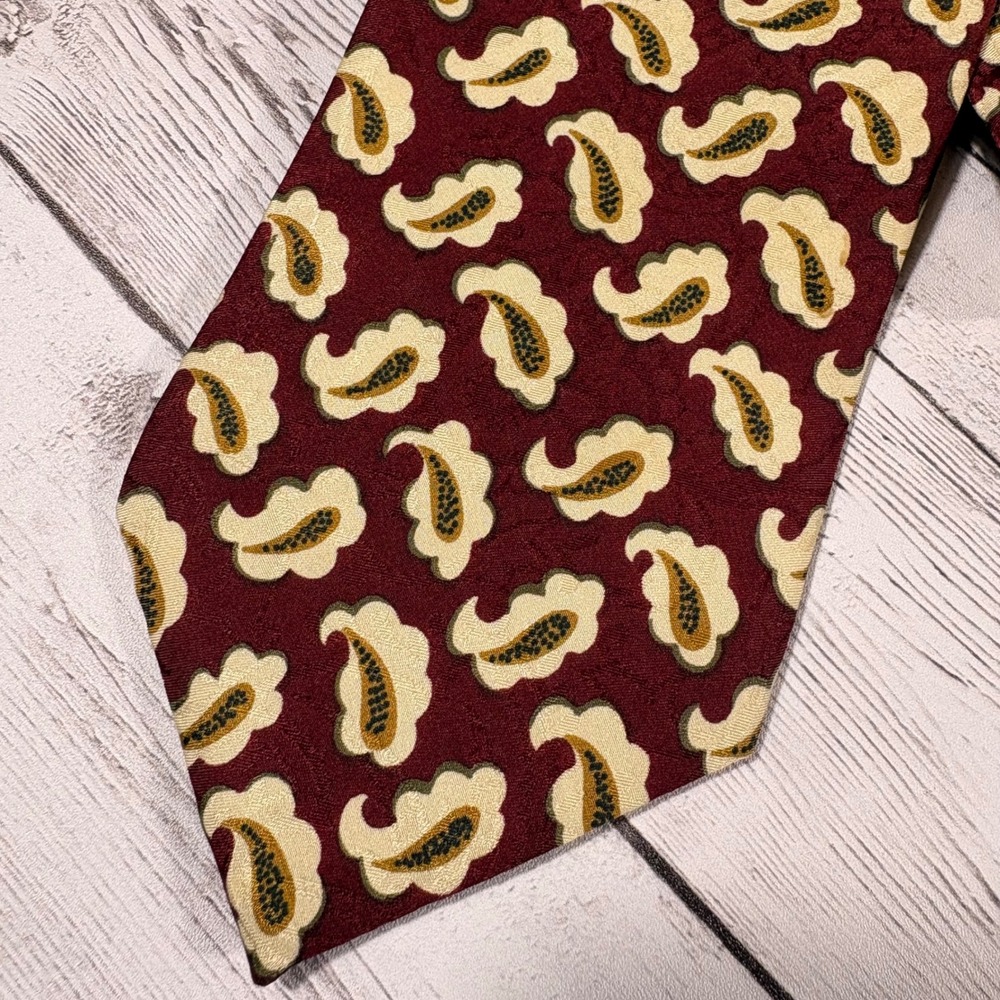 Woodward Silk Necktie Burgundy Paisley Pattern Made in USA Mens Tie